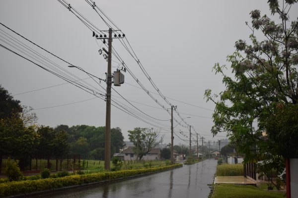 ALERTA: temporal, vendavais e trovões previstos para domingo