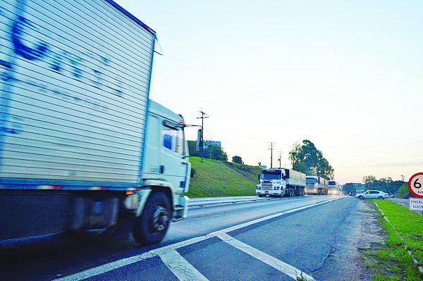 Faltam caminhões para atender pedidos das transportadoras