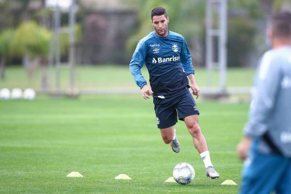 Grêmio rescinde com Thiago Neves