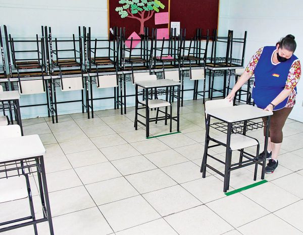 7 notícias: Estado revoga limite de ocupação das salas de aula