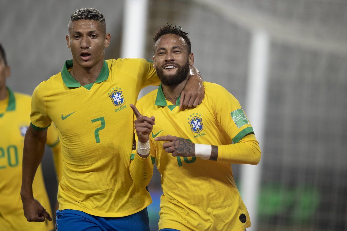 Neymar faz três e Brasil vence o Peru de virada