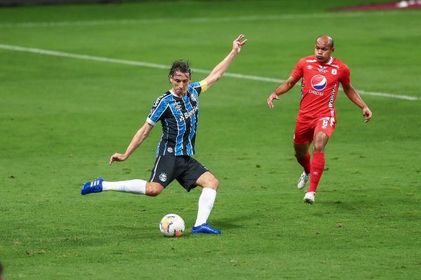 Apesar do empate, Grêmio termina na liderança