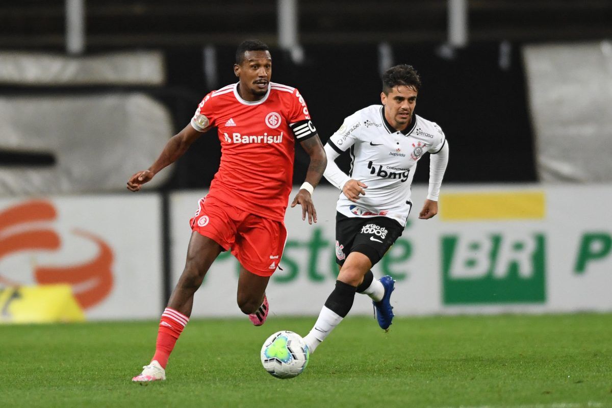 Em jogo morno, Inter perde por 1 a 0 para o Corinthians