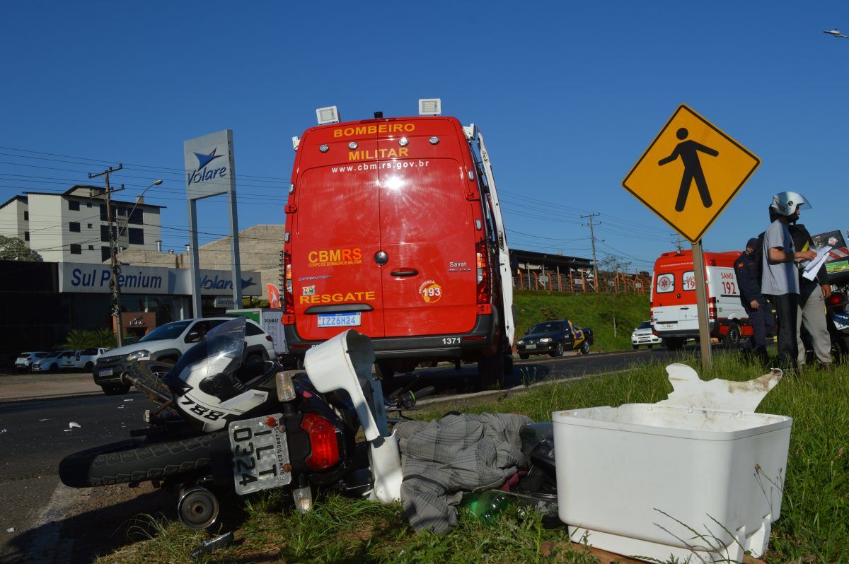 Moto e carro colidem no acesso ao bairro Montanha