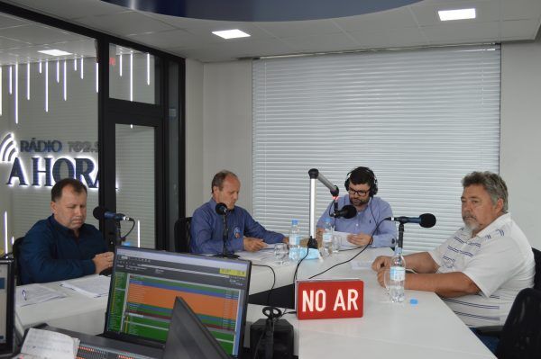 Debate com candidatos de Fazenda Vilanova é nesta segunda-feira; acompanhe aqui