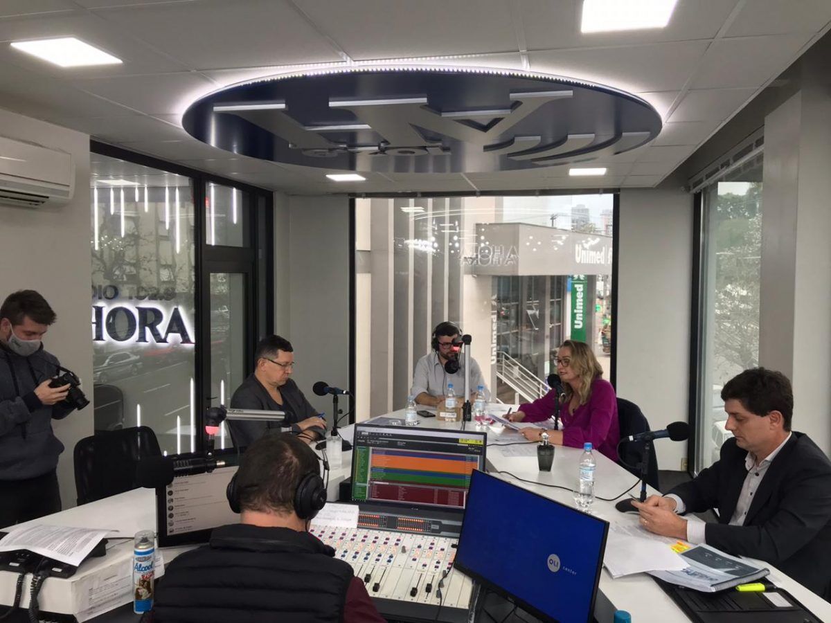 Rádio A Hora inicia rodada de debates; acompanhe aqui