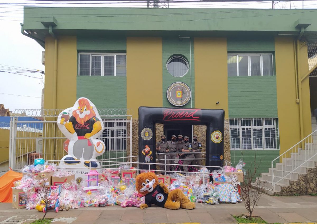 Brigada Militar entrega brinquedos a entidades de Lajeado