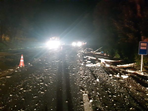 Acidente entre caminhões mata uma pessoa na BR-386