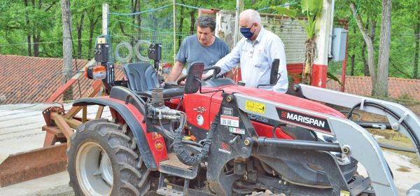 Comércio de máquinas agrícolas em alta