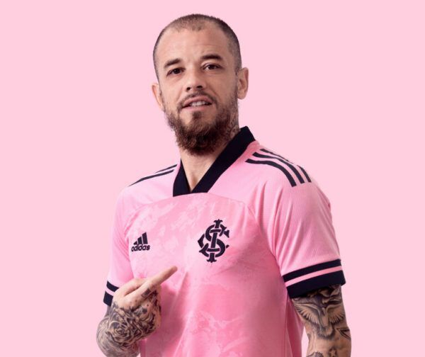 Inter lança uniforme alusivo ao Outubro Rosa