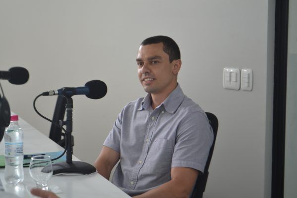 “Não dependo da política e não tenho conchavos políticos”