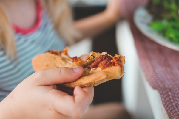 Pesquisa aponta índice de sobrepeso, obesidade e ingestão de alimentos ultraprocessados em crianças e adolescentes