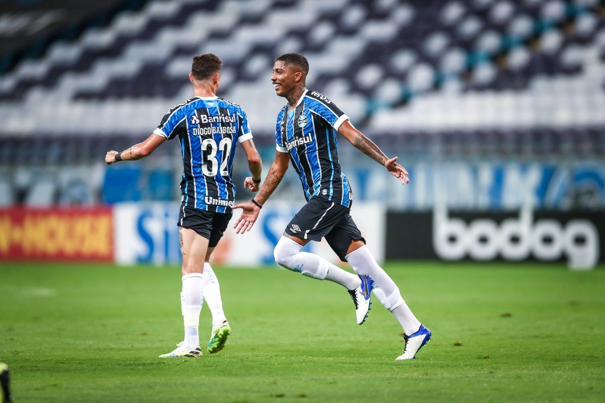 Grêmio vence e convence