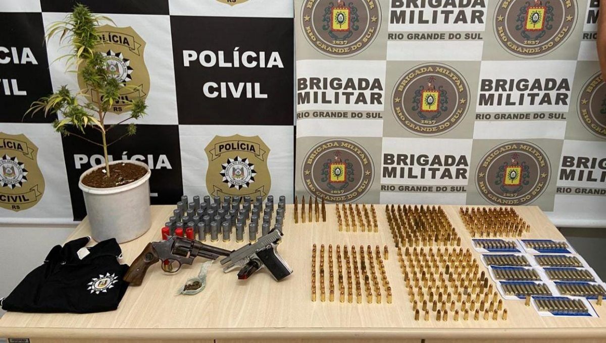 Brigada Militar e Polícia Civil apreendem armas e munições no bairro Marmitt
