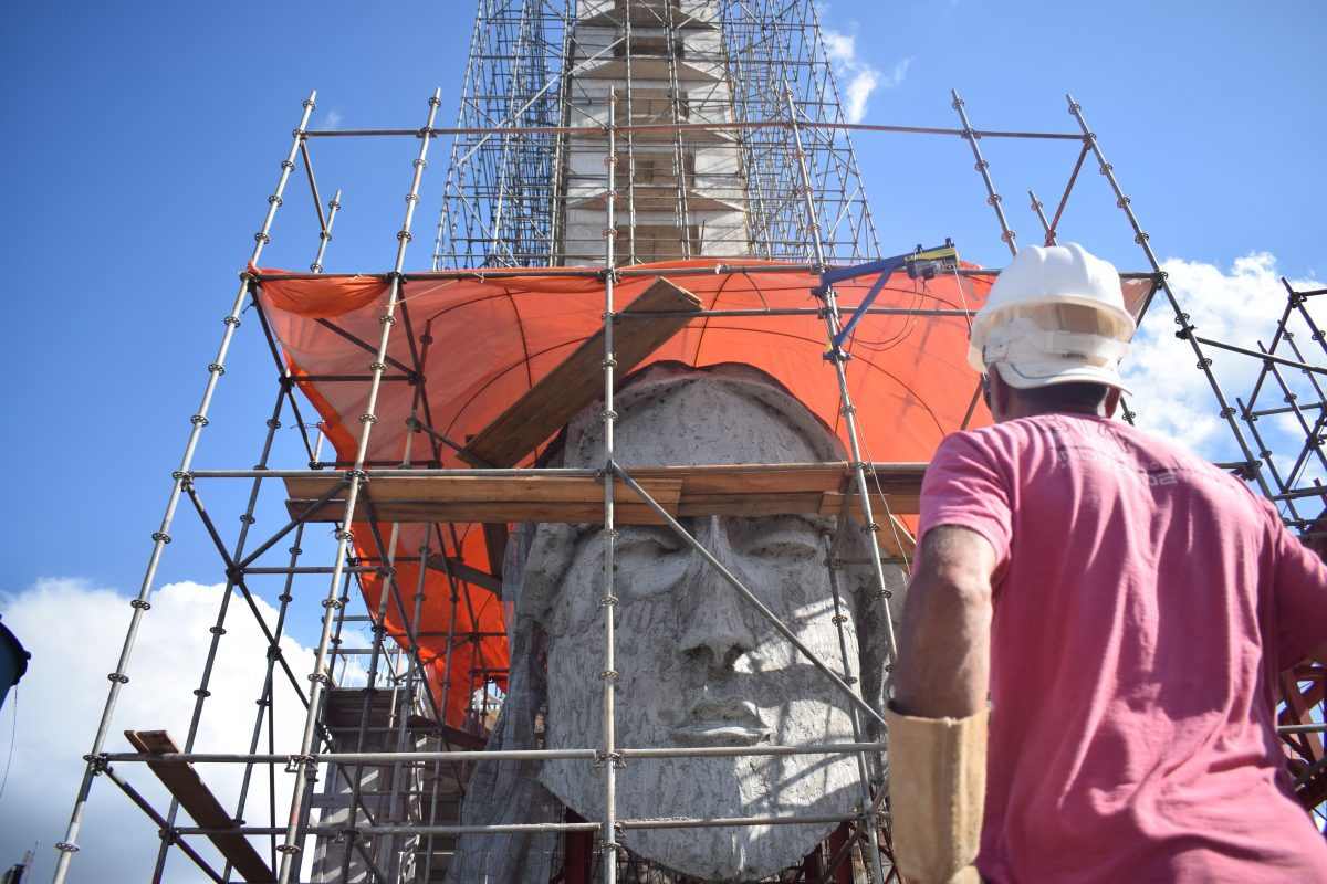 Estátua do Cristo de Encantado já tem rosto