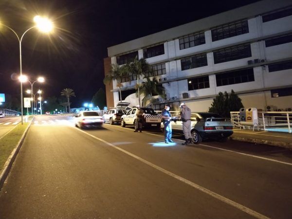 Operação autua seis motoristas no Universitário