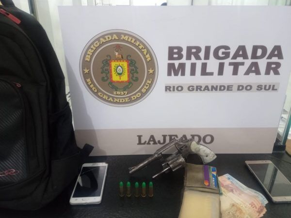 Após roubo de veículo, jovens são presos no Centro de Lajeado