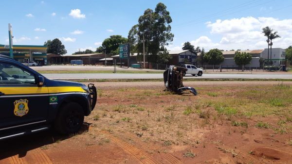 Veículo capota na BR-386, em Lajeado