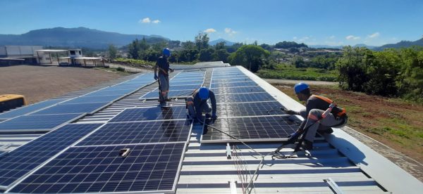 Encantado instala três usinas de energia solar