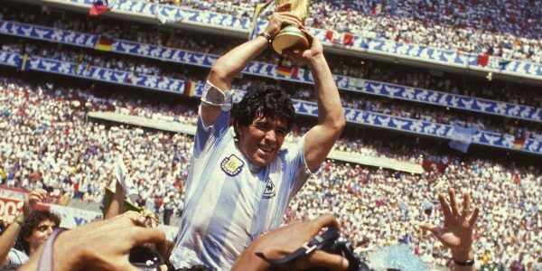 Morre Diego Armando Maradona