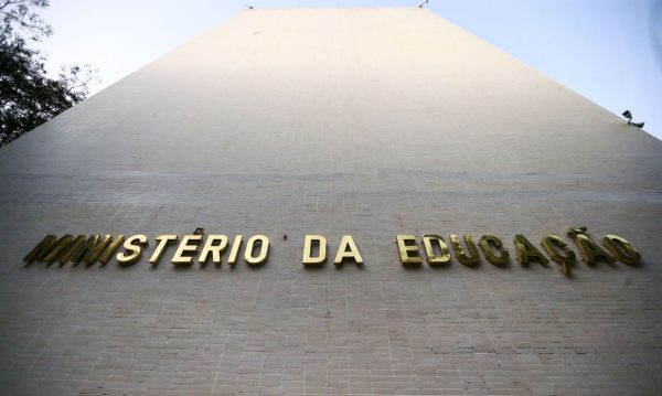 MEC orienta instituições federais a voltarem com as aulas em janeiro