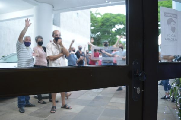 Vídeo: Mesmo arquivado, projeto de 13º é alvo de protesto em Estrela