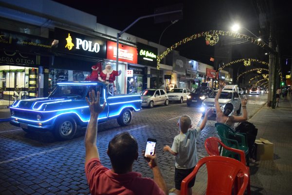 Caravana Iluminada faz mais um passeio neste domingo