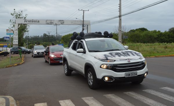 ONGs realizam carreata e pedem justiça por cães mortos em Teutônia