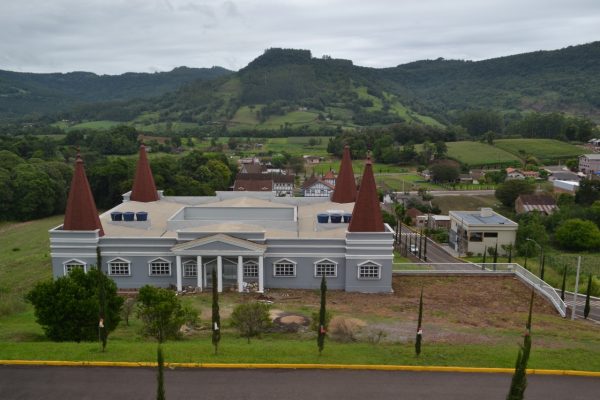 Em projeto inédito, telhado de creche será retrátil em Forquetinha