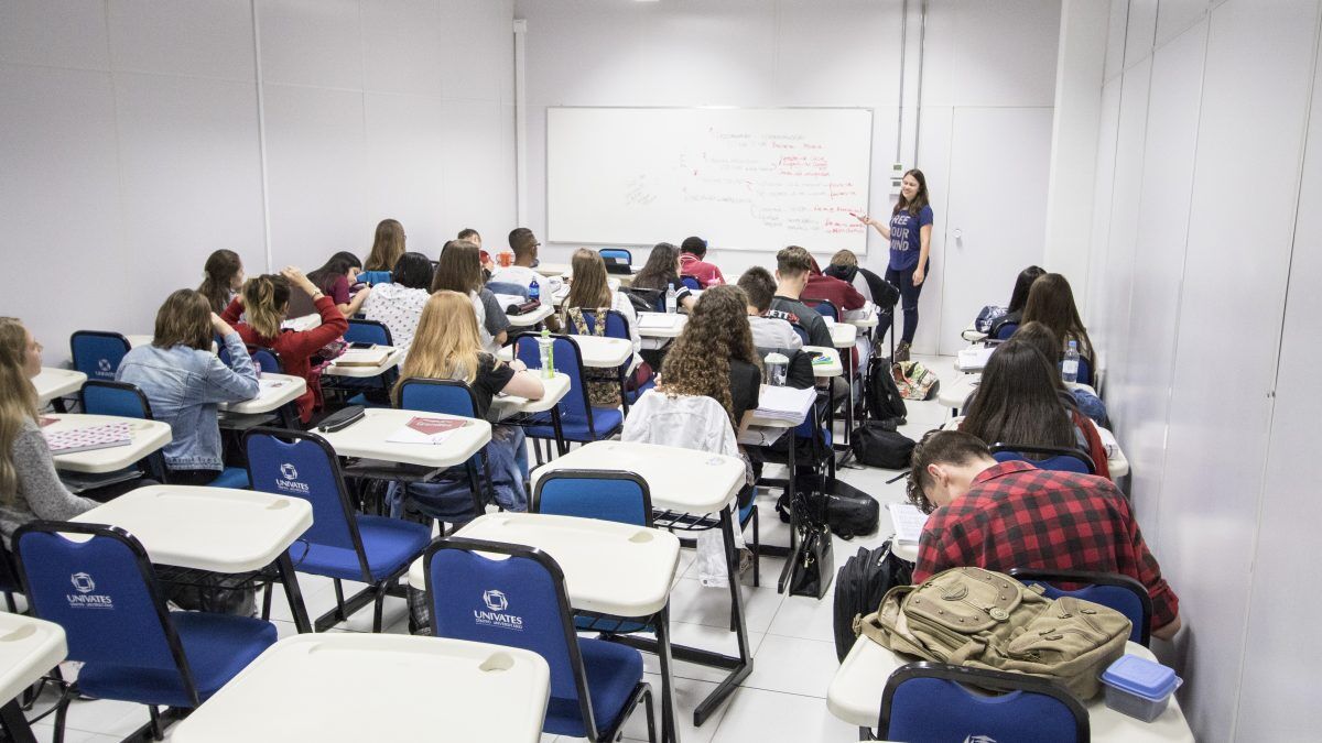 VestVates abre inscrições para cursinho popular