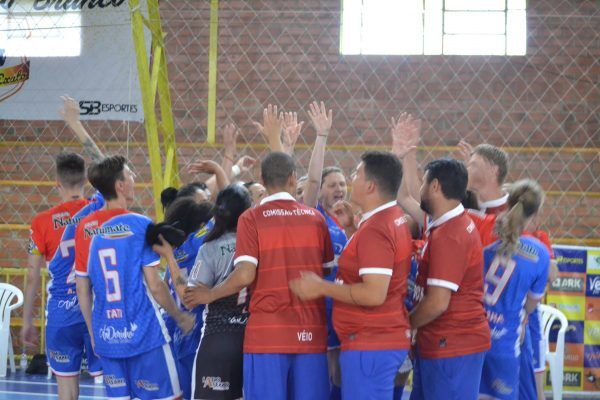 Equipe feminina da Alaf está a três jogos do título