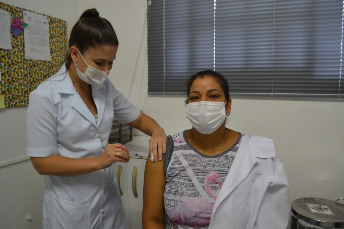 “Vacina renova nossa esperança”, diz primeira imunizada em Forquetinha