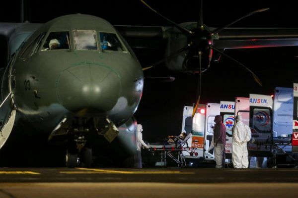 RS recebe primeiros nove pacientes com Covid de Rondônia