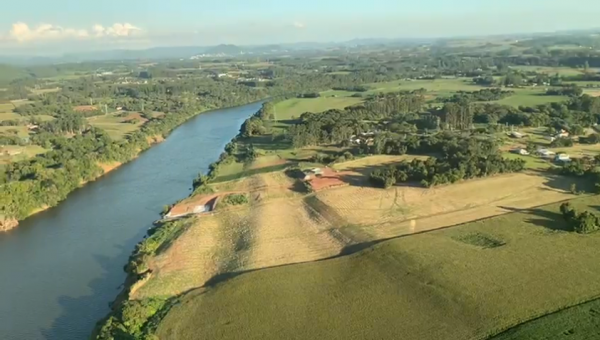 Construtora descarta riscos de alagamentos e defende obra