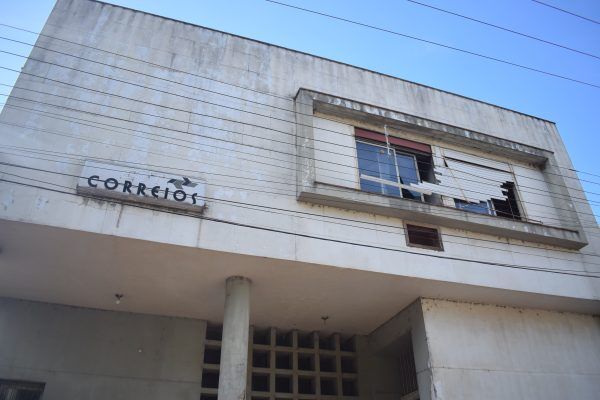 Bombeiros encontram corpo carbonizado em incêndio no antigo Correios