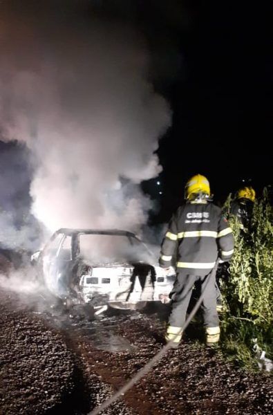 Carro é incendiado no bairro Conservas, em Lajeado