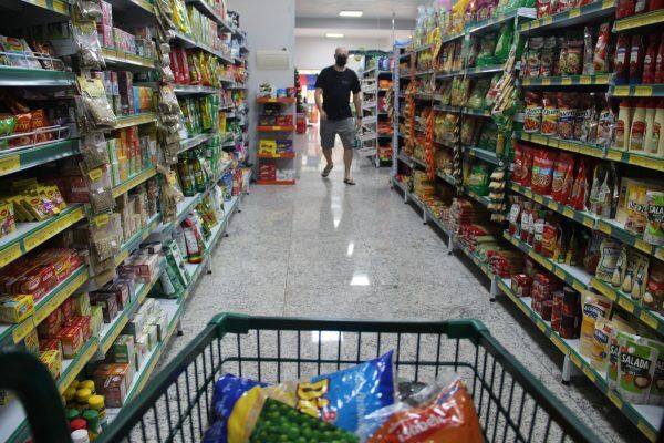 Alimentos puxam alta da indústria em novembro