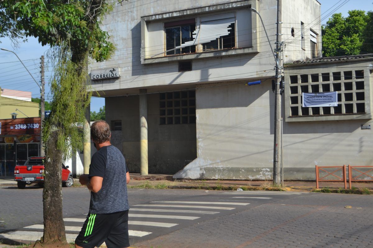 Sem lances, leilão é adiado