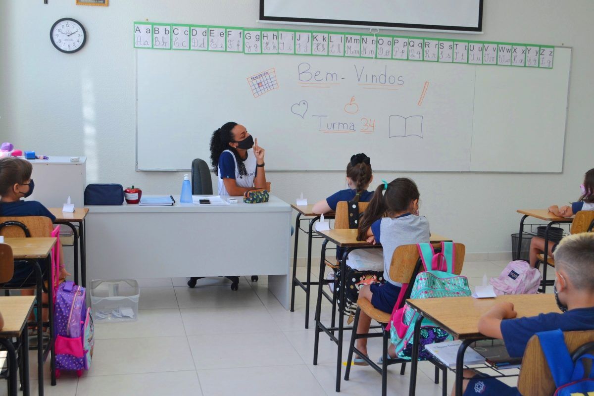 Com estratégias diversas, escolas particulares começam ano letivo