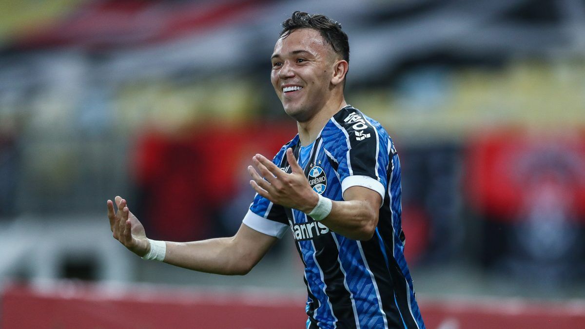 Grêmio oficializa venda de Pepê