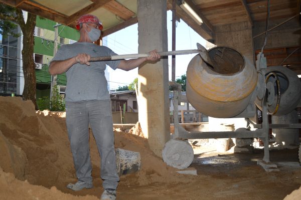 Disparada no preço dos insumos desafia a construção civil