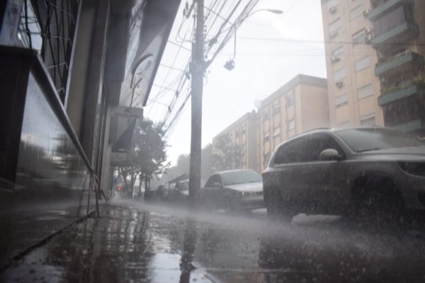 Vídeo: Chuva de granizo é registrada em Lajeado