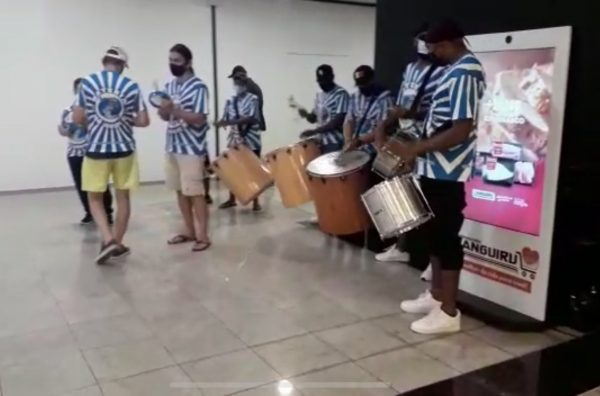 Escola de Samba Inhandava se apresenta no Shopping Lajeado