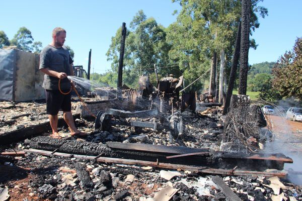 “Quando cheguei já não tinha mais como salvar os materiais, já estava tudo consumido pelo fogo”