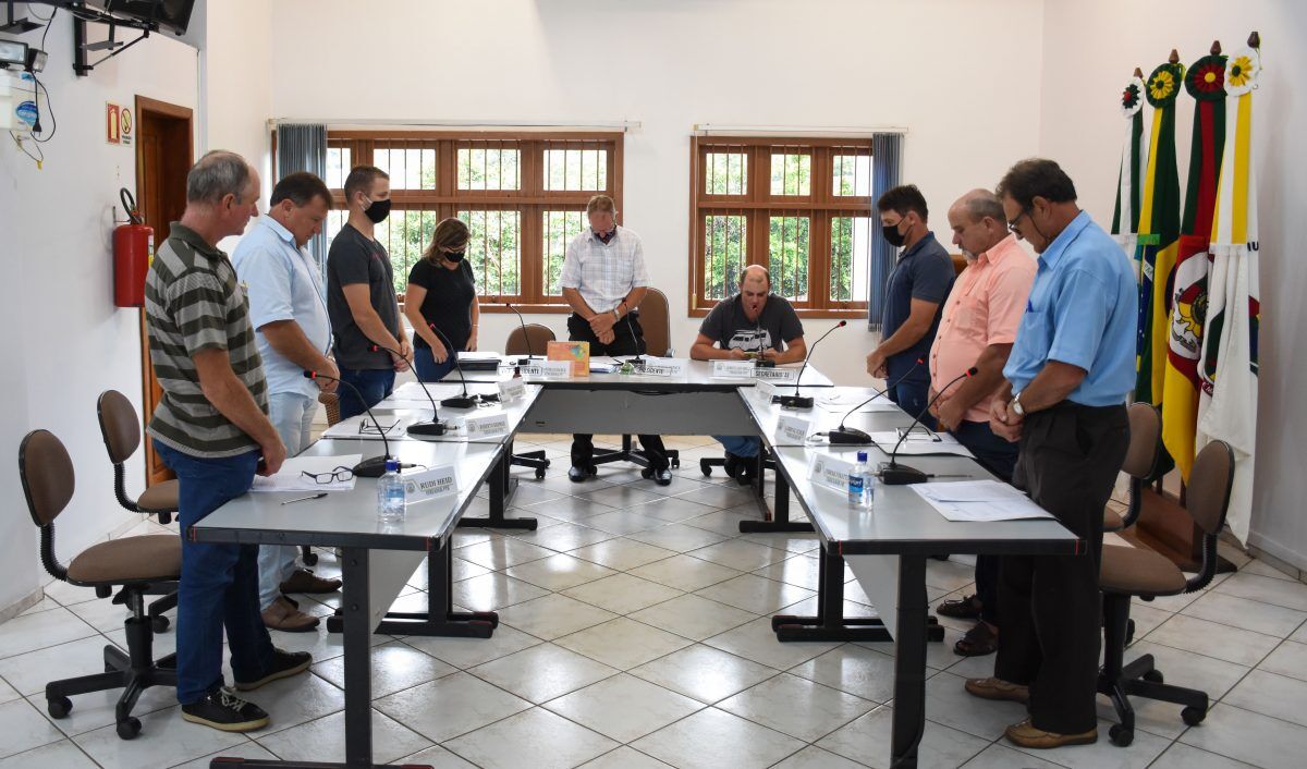 Marques de Souza aprova a contratação imediata de professores