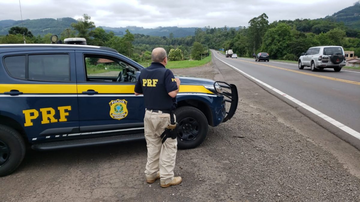 PRF orienta motoristas que pretendem viajar no Carnaval