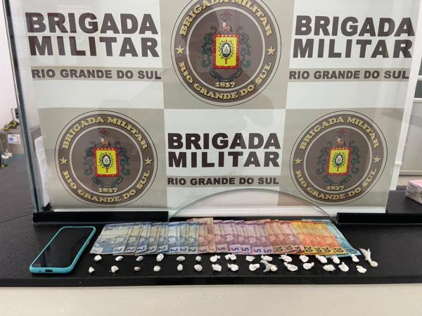 BM prende mulher por tráfico de drogas em Estrela
