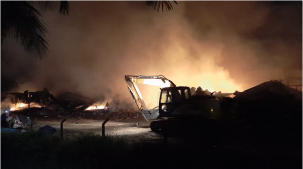 Bombeiros trabalham por 18h consecutivas para combater incêndio em Mato Leitão