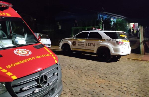 Homem esfaqueia companheiro da ex em Estrela