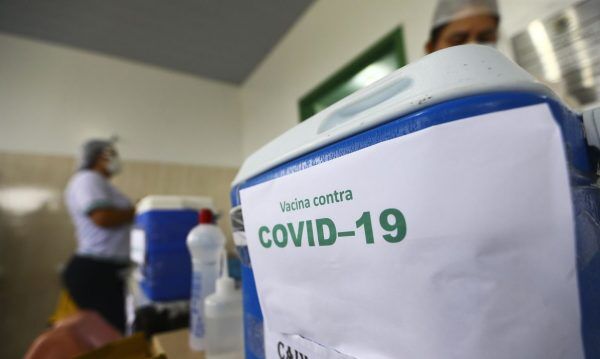 Câmara aprova MP que facilita compra de vacinas contra covid-19